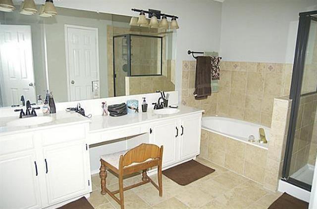 Building Photo - 7900 Squire Ln