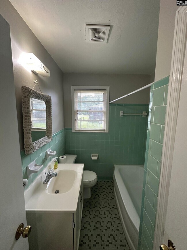 Building Photo - 1707 Northland Dr