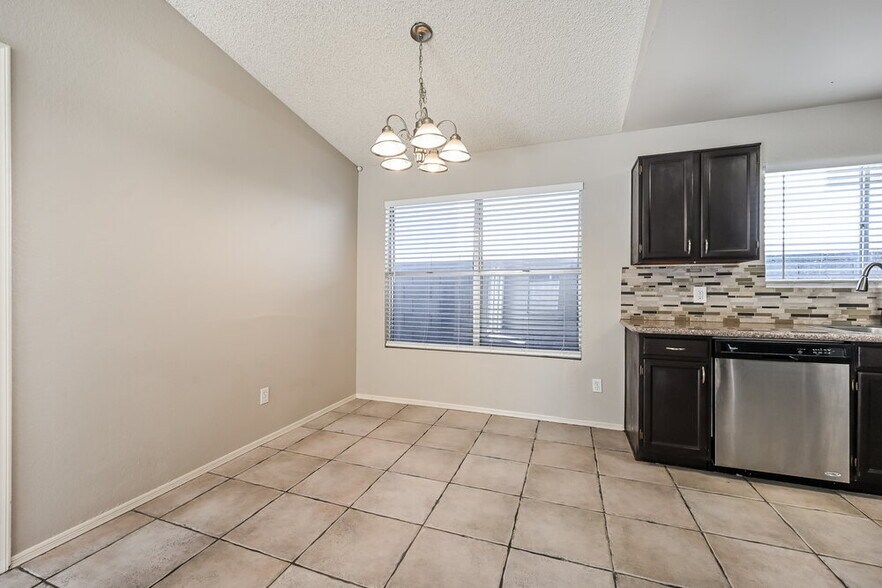 Building Photo - 4713 W Menadota Dr