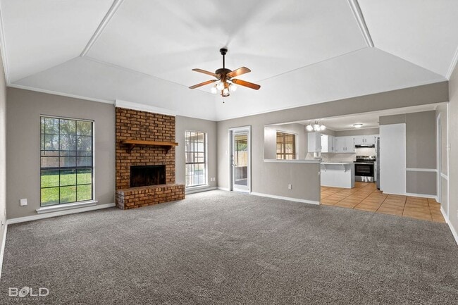 Building Photo - 2542 Spruce Dr