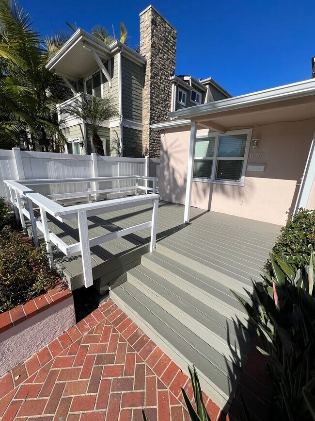 Building Photo - Bright & Sunny 3 Bed, 2 Bath Home – Just 4 Blocks from the Beach & Bay!