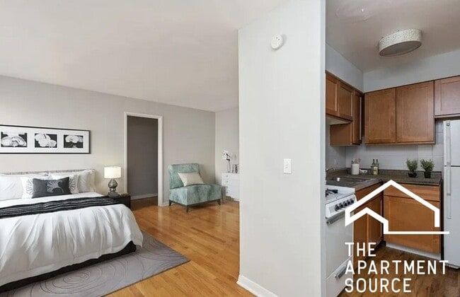 Building Photo - 510 W Briar Pl