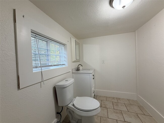 Building Photo - 3014 Rosalie St