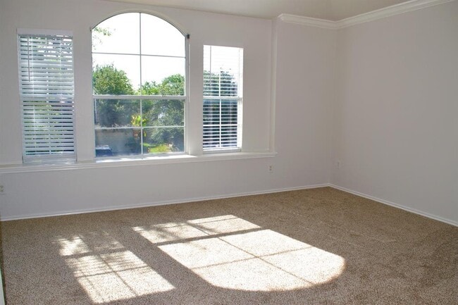 Building Photo - 1708 Darjeeling Dr