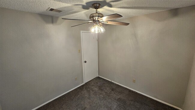 Building Photo - 5210 Russelville Rd
