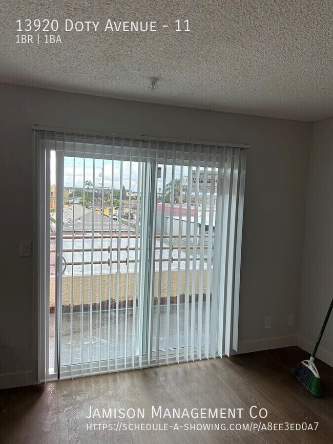 Building Photo - 13920 Doty Ave