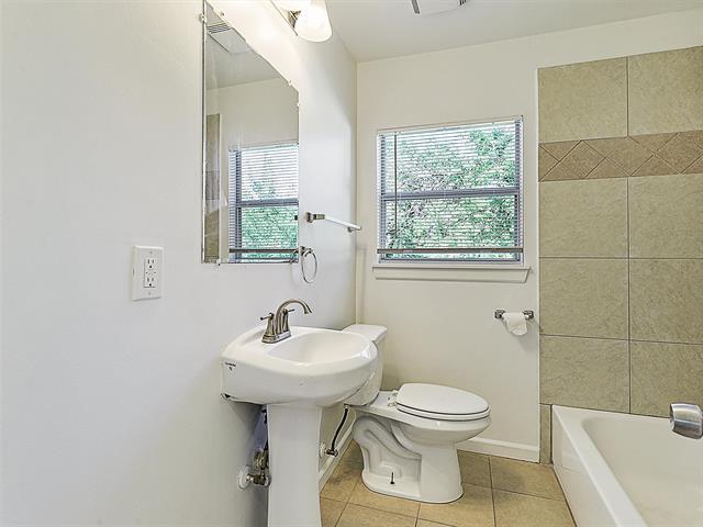 Building Photo - 3812 Lively Ln