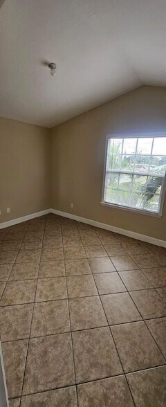 Building Photo - 4915 Springfield St