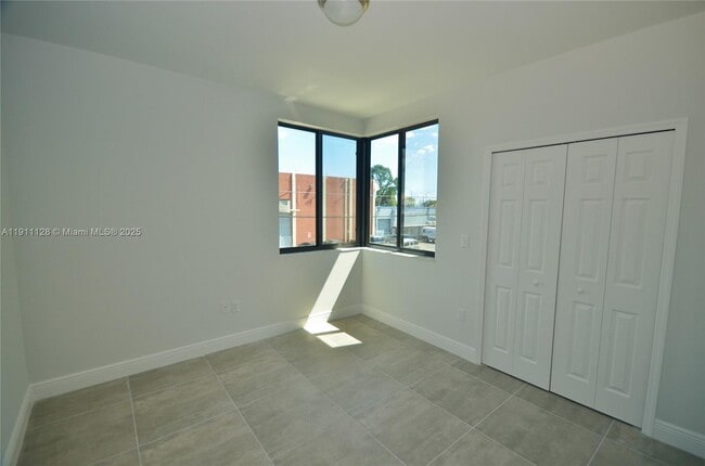 Building Photo - 4374 E 10th Ave