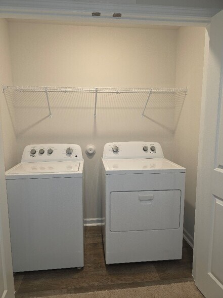 Building Photo - 408 Honeycutt Oaks Dr