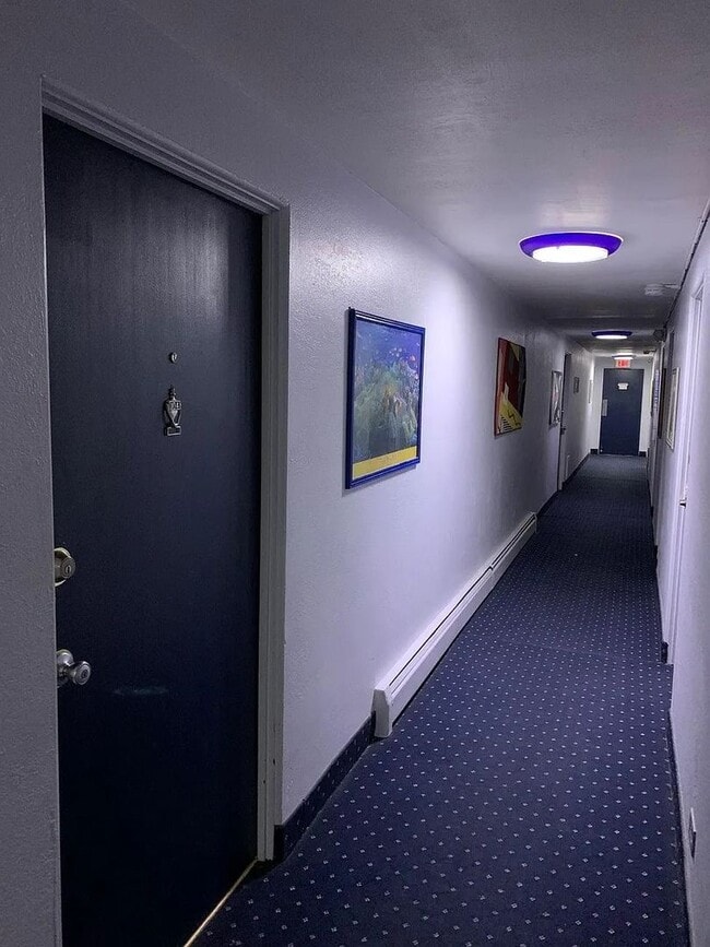 Building Photo - LOCATION LOCATION! Exceptional opportunity to rent a residence in a prime location in Governors P...