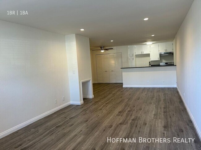 Building Photo - 6738 Independence Ave