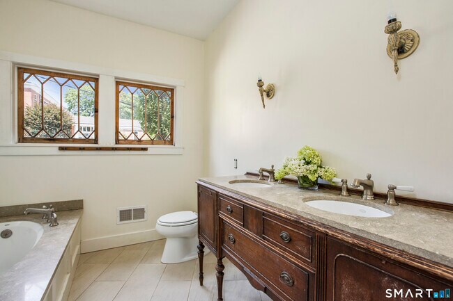 Building Photo - 14 Burr Rd