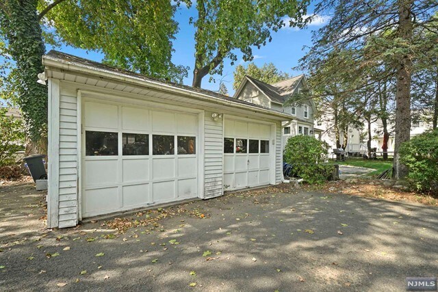 Building Photo - 205 W Main St