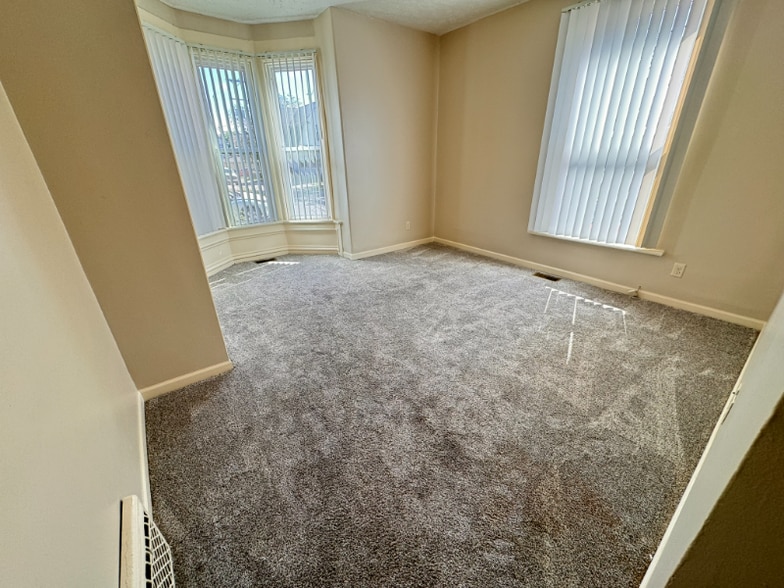 Building Photo - 925 S 14th St