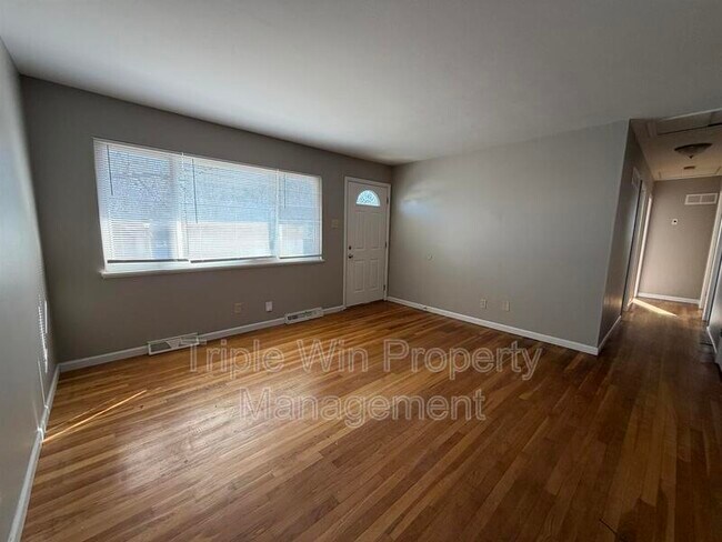 Building Photo - 10191 Mayfair Dr