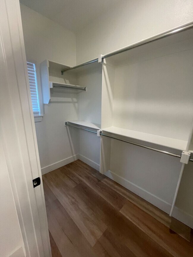 Building Photo - Bentonville Townhouse!