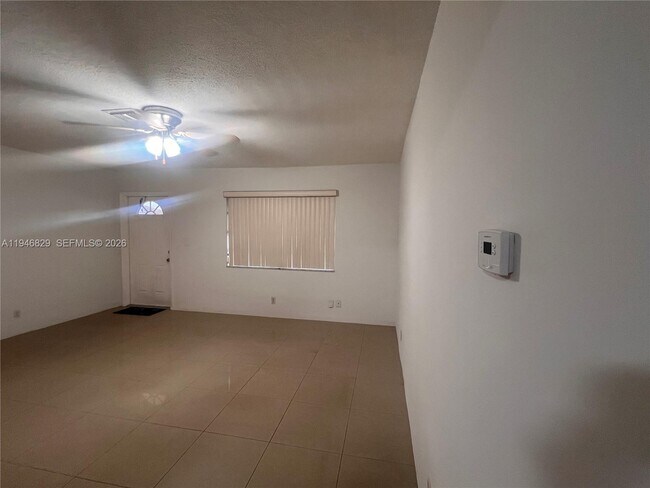 Building Photo - 5010 SW 26th Ave