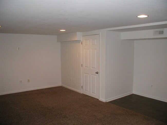 Building Photo - Gorgeous 3 bedroom 2 bath rancher!