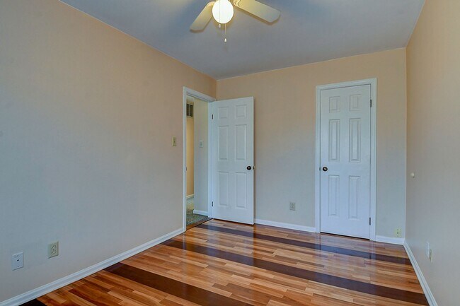 Building Photo - TOWNHOME FOR RENT - HAMPTON!