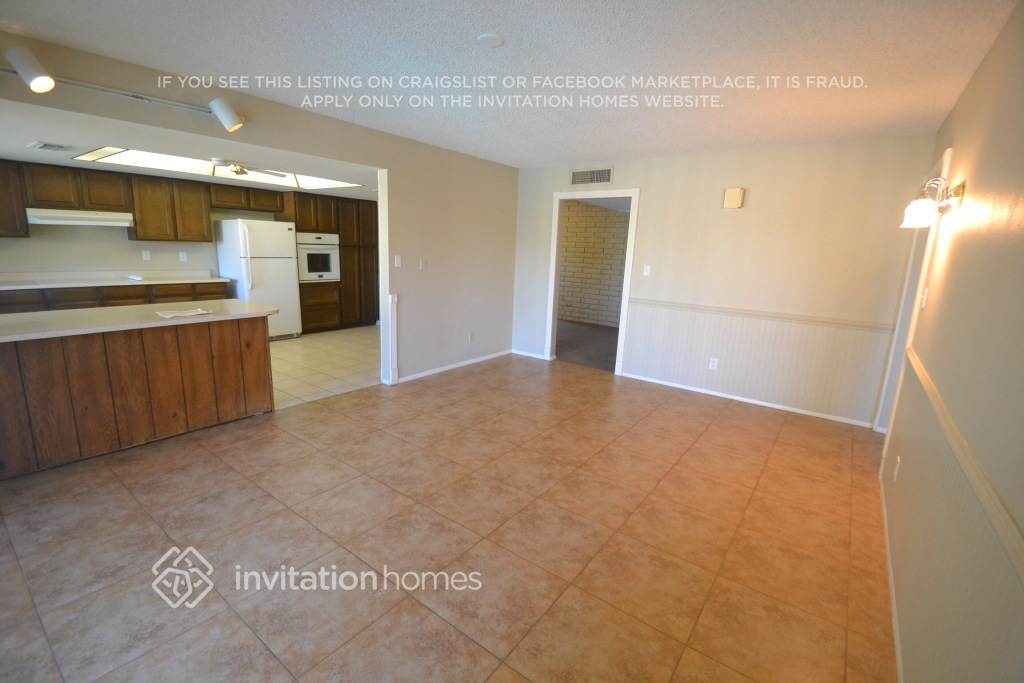 Building Photo - 8332 N 50th Dr