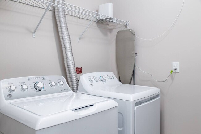 Building Photo - 740 Zumstein Ln