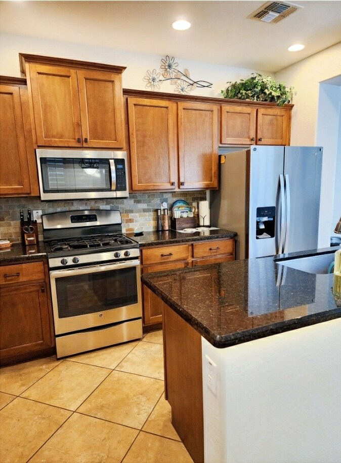 Fully stocked kitchen - 280 E Indigo Dr