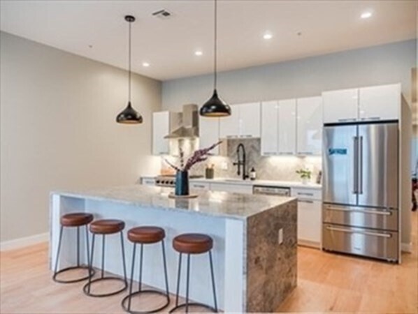 Primary Photo - 243 Condor St