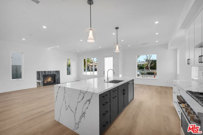 Building Photo - 3137 Curts Ave