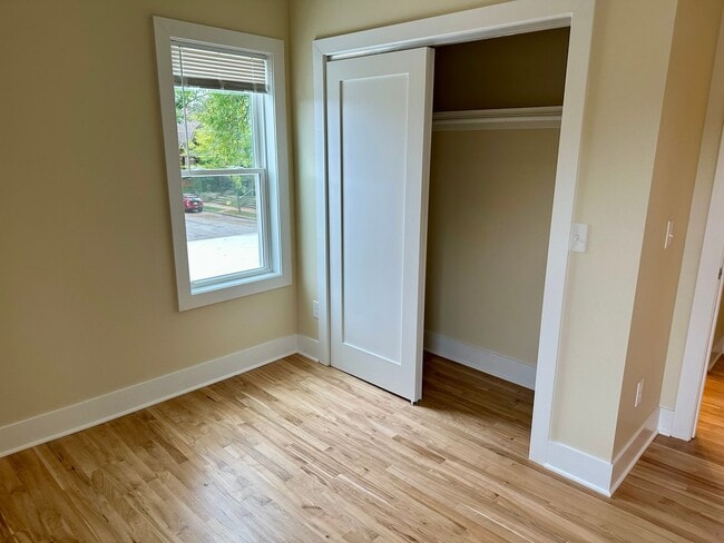 Building Photo - 901-903 E Center St