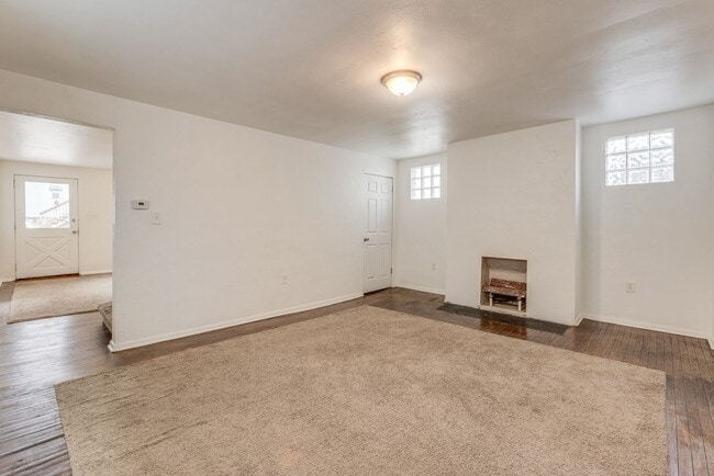 Building Photo - 606 Chess St