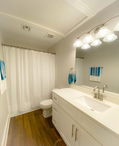 Building Photo - 9707 Richmond Ave