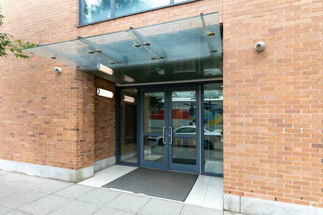 Building Photo - Lofts 305