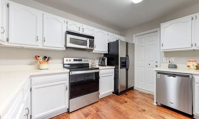 Building Photo - 1503 Birchwood Cir