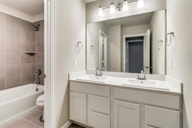 Building Photo - 3740 Paradise Way