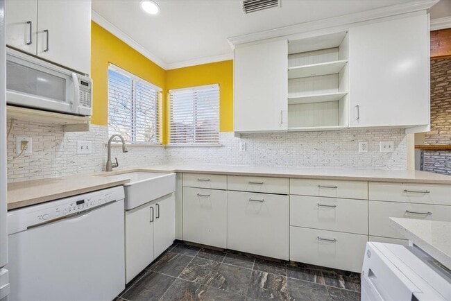 Building Photo - 2808 Thrushwood Dr