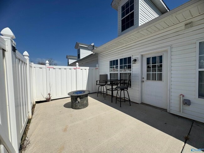 Building Photo - 468 Shamrock Dr