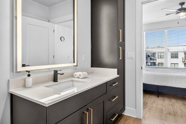 Building Photo - 1116 Gramercy Ln