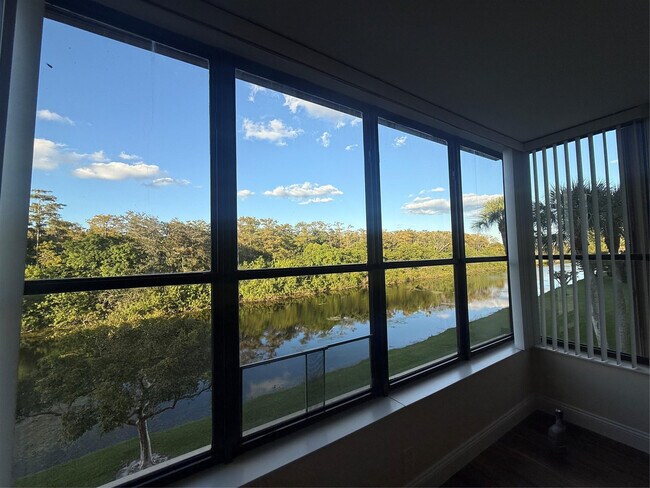 Building Photo - 2660 Carambola Cir N