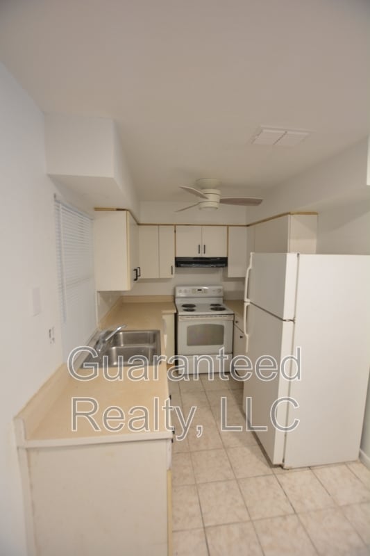 Building Photo - 810 Plum St