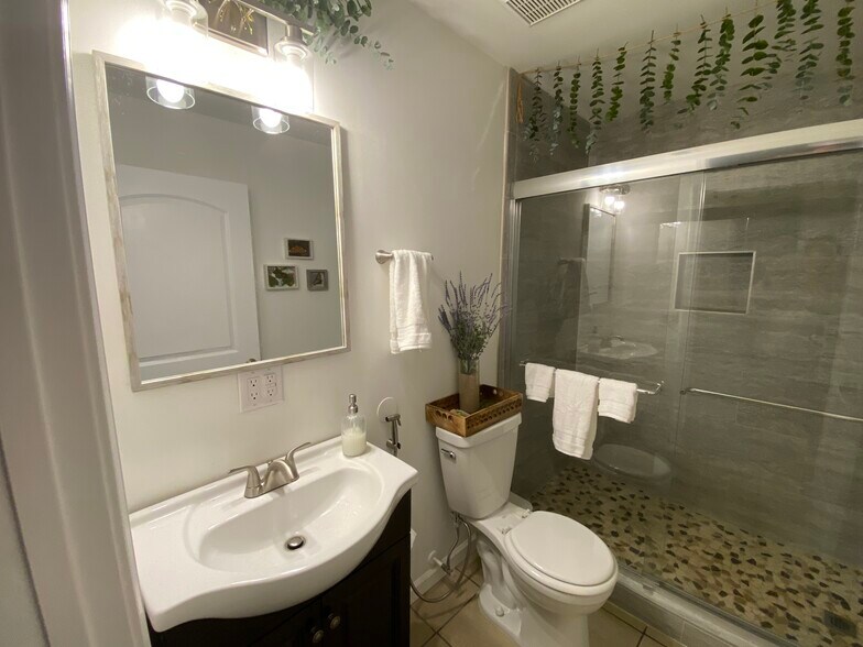 Building Photo - 5765 Crow Dr