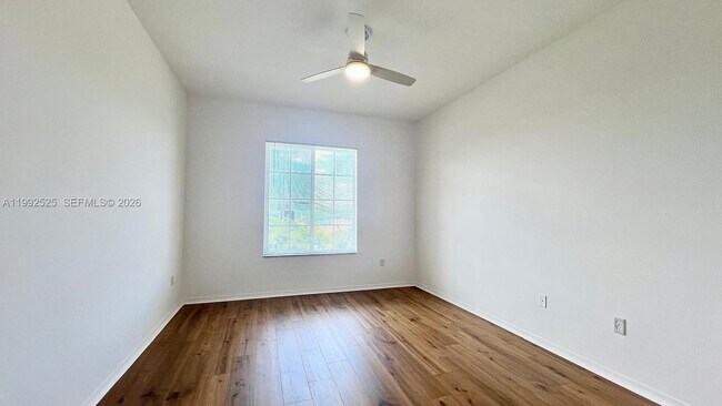 Building Photo - 1203 Town Center Dr