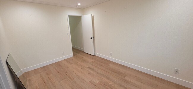 Building Photo - Steps from SJSU | 2 Master Suites | Gated + Parking |