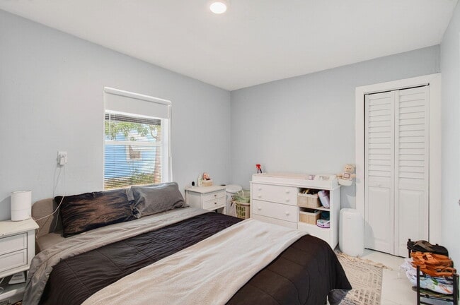 Building Photo - 614 N E St