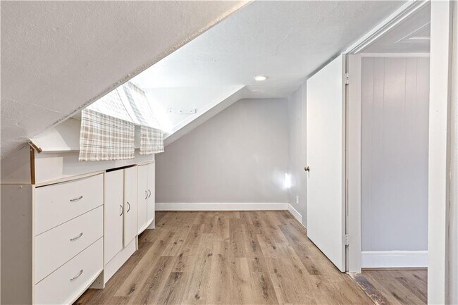 Building Photo - 43-43 Oak St