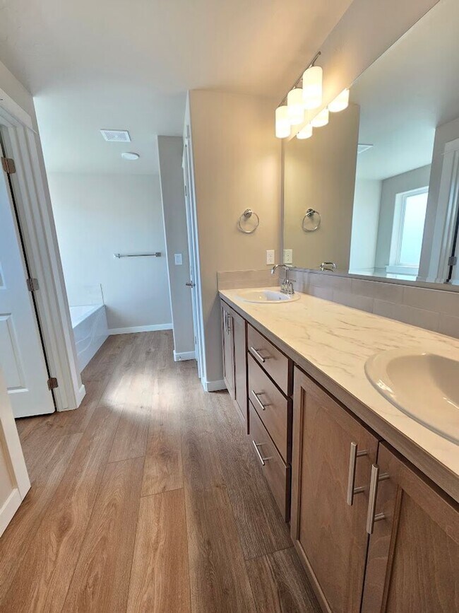 Building Photo - Brand new 3 Bed 2.5 Bath Home- Owyhee Scho...