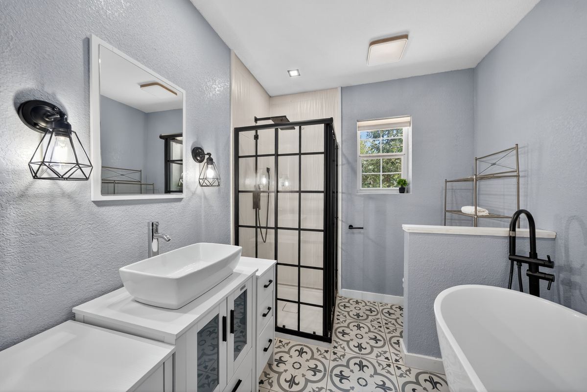 Building Photo - 1203 Ave J