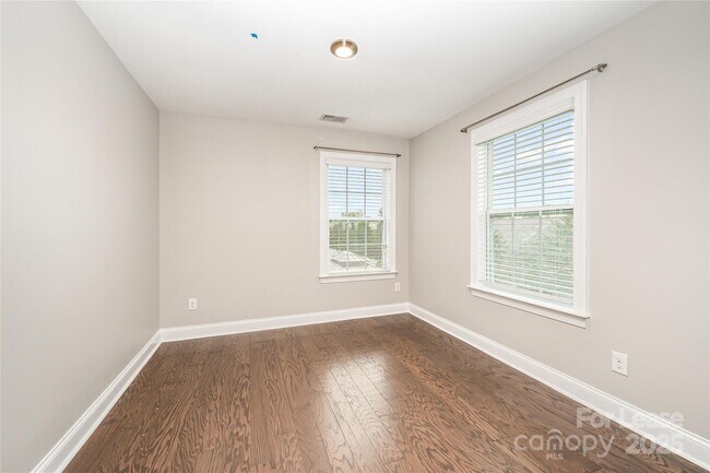 Building Photo - 1361 Rainier Dr