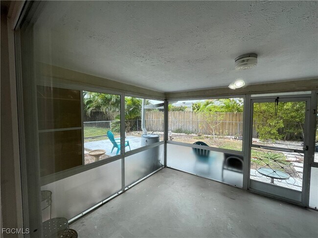 Building Photo - 4108 SE 18th Pl