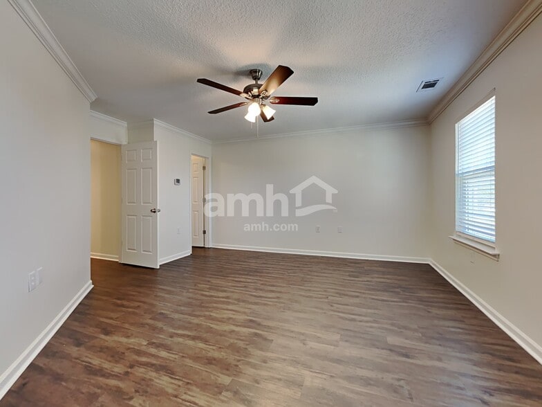 Building Photo - 105 Redrock Ct